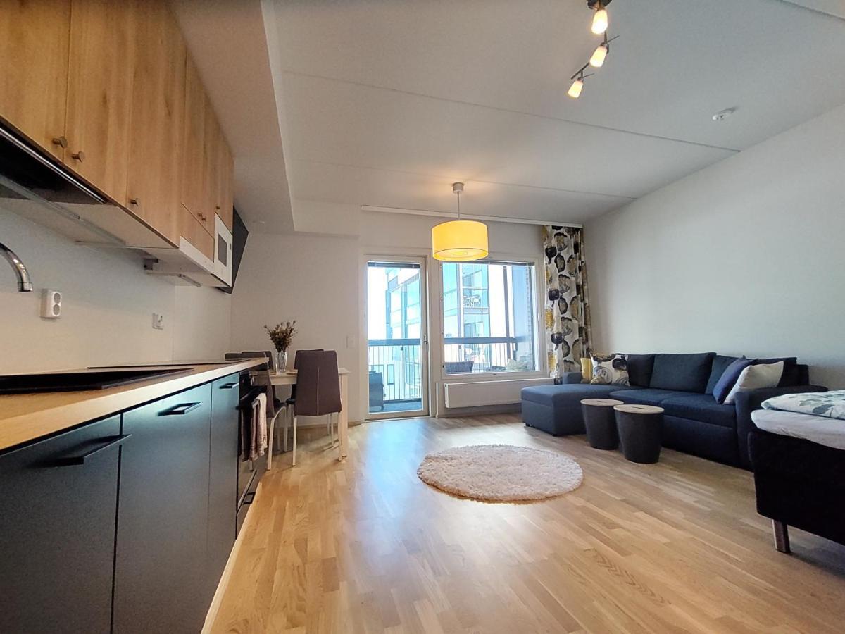 Fully Equipped New Apartment With Free Parking Tampere Exterior photo
